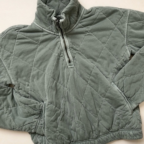 Abercrombie Soft Garment Dyed Sage Green Quilted Cropped Zip Neck Sweatshirt - Picture 9 of 10